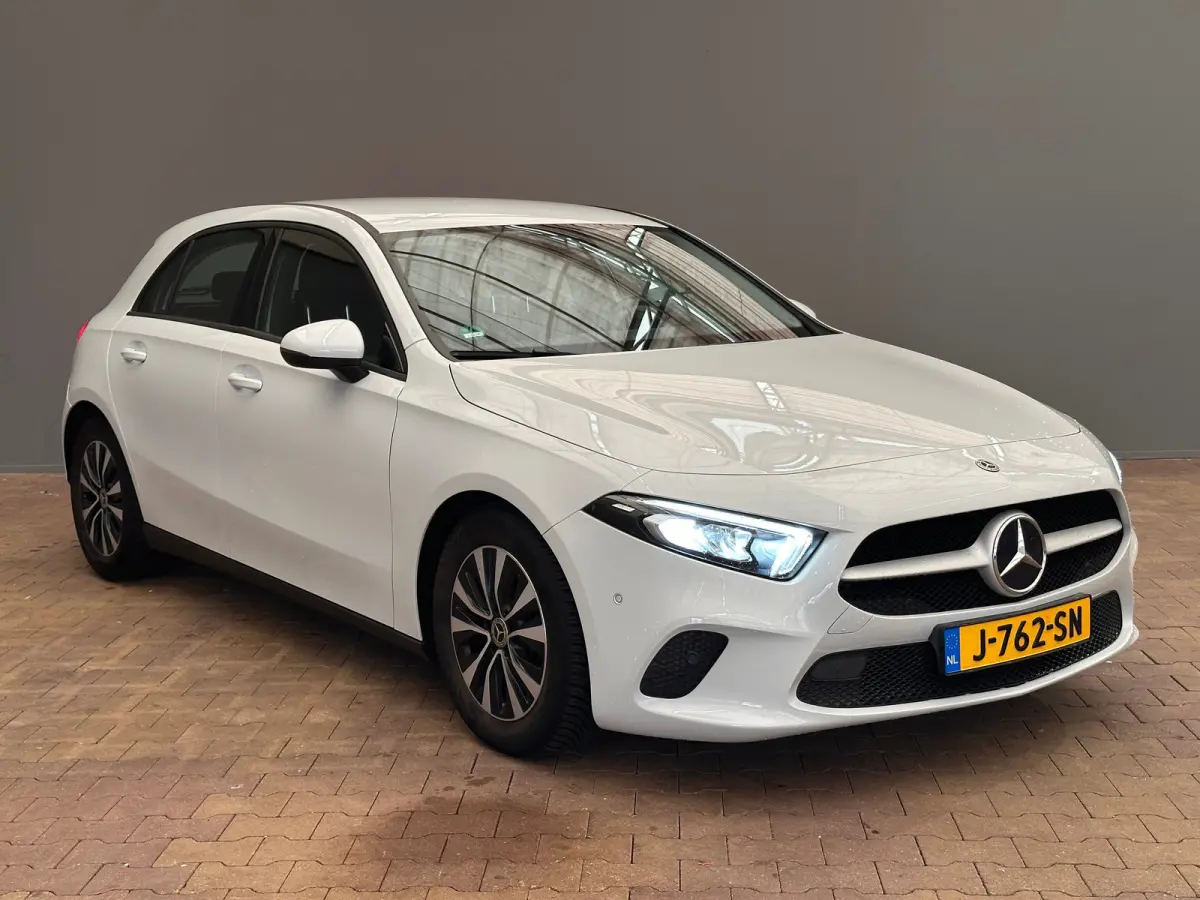 160 Business Solution Camera | Parkeersensoren | Widescreen | Stoelverwarming | LED | 16" Lichtmetaal | Navigatie | Achteruitrijcamera | Airco (automatisch) | Cruise control