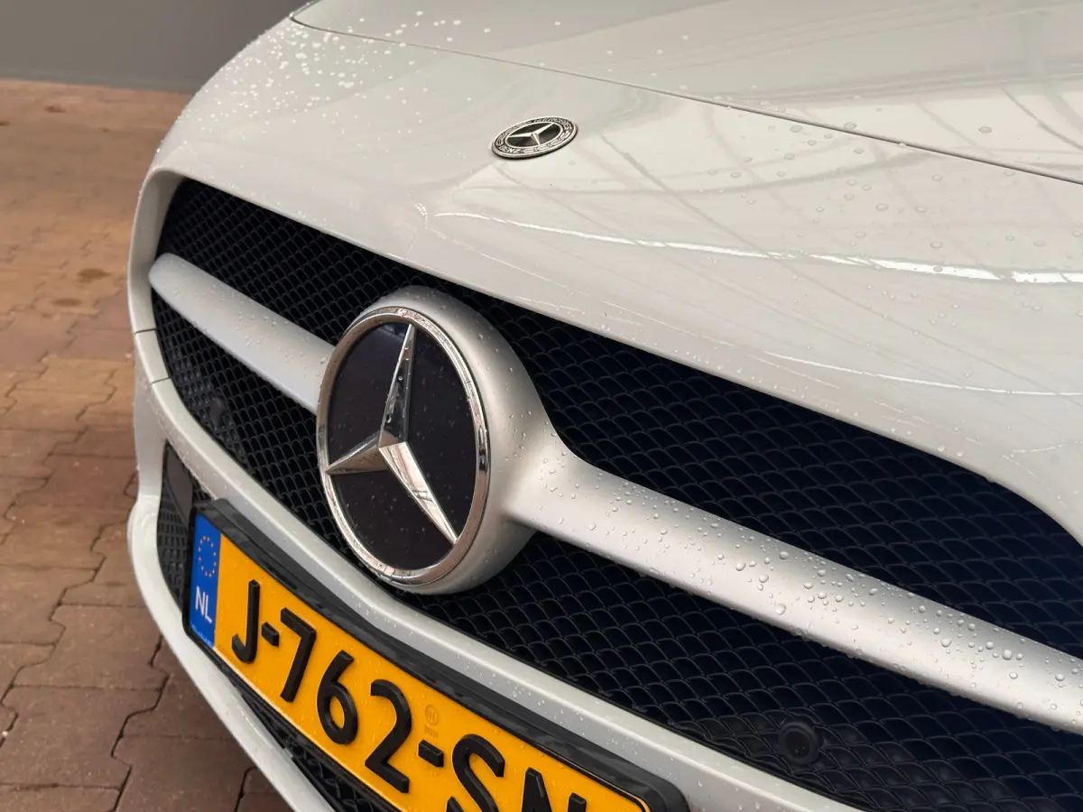160 Business Solution Camera | Parkeersensoren | Widescreen | Stoelverwarming | LED | 16" Lichtmetaal | Navigatie | Achteruitrijcamera | Airco (automatisch) | Cruise control