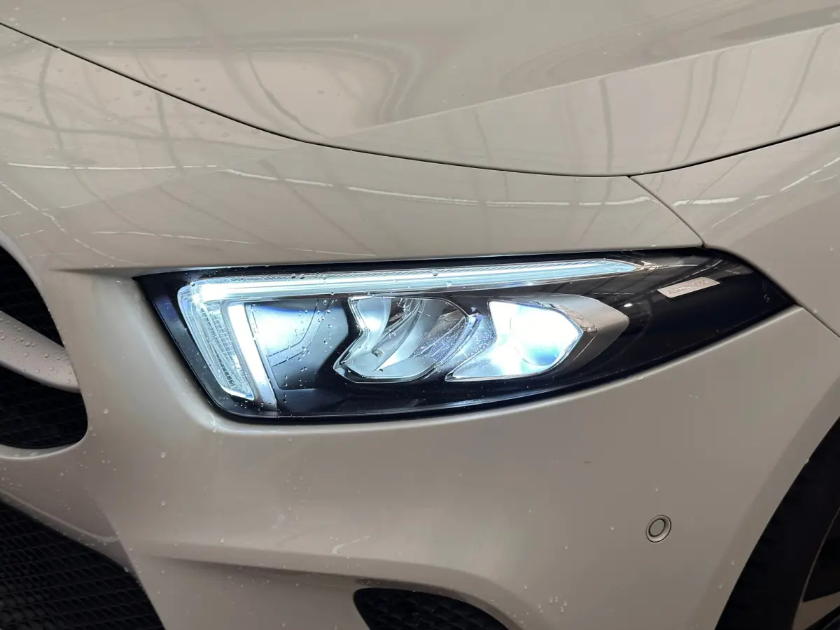 160 Business Solution Camera | Parkeersensoren | Widescreen | Stoelverwarming | LED | 16" Lichtmetaal | Navigatie | Achteruitrijcamera | Airco (automatisch) | Cruise control