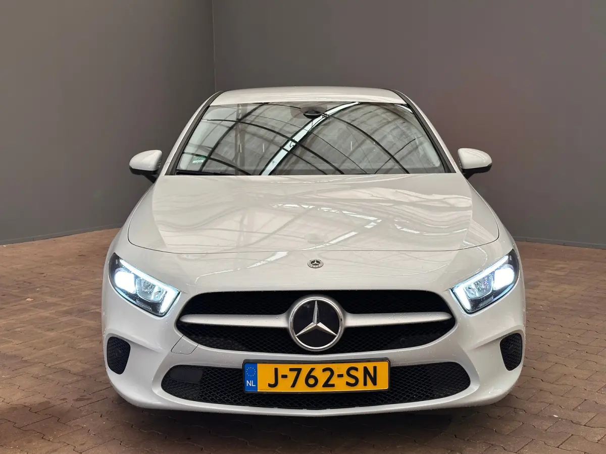 160 Business Solution Camera | Parkeersensoren | Widescreen | Stoelverwarming | LED | 16" Lichtmetaal | Navigatie | Achteruitrijcamera | Airco (automatisch) | Cruise control