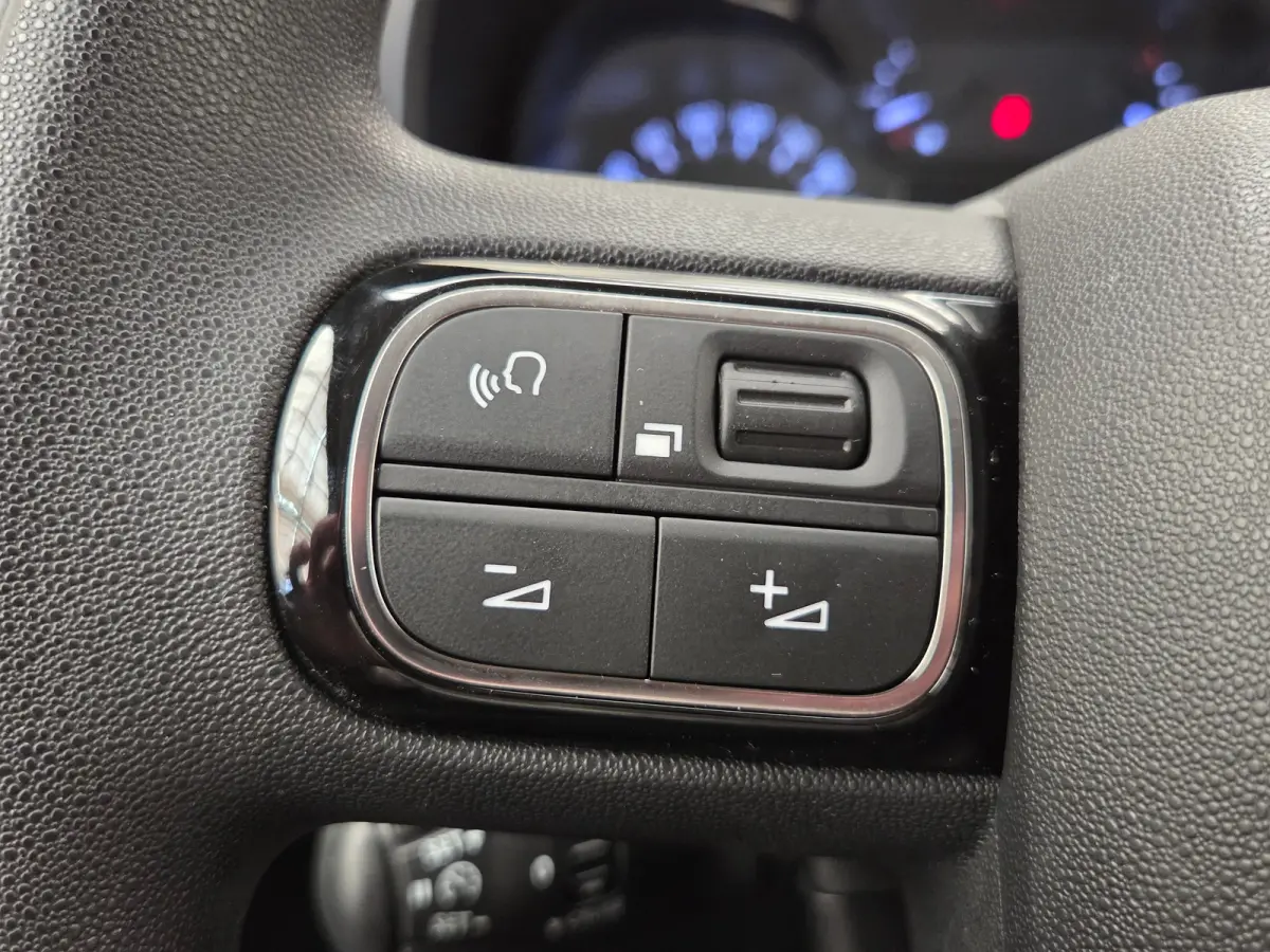 1.5 D-4D Live Ingerichte Laadruimte | Carplay | Airco | Cruise | Parkeersensoren Achter | DAB| Airco | Apple Carplay/Android Auto|telefoonintegratie premium | Centrale deurvergrendeling met 