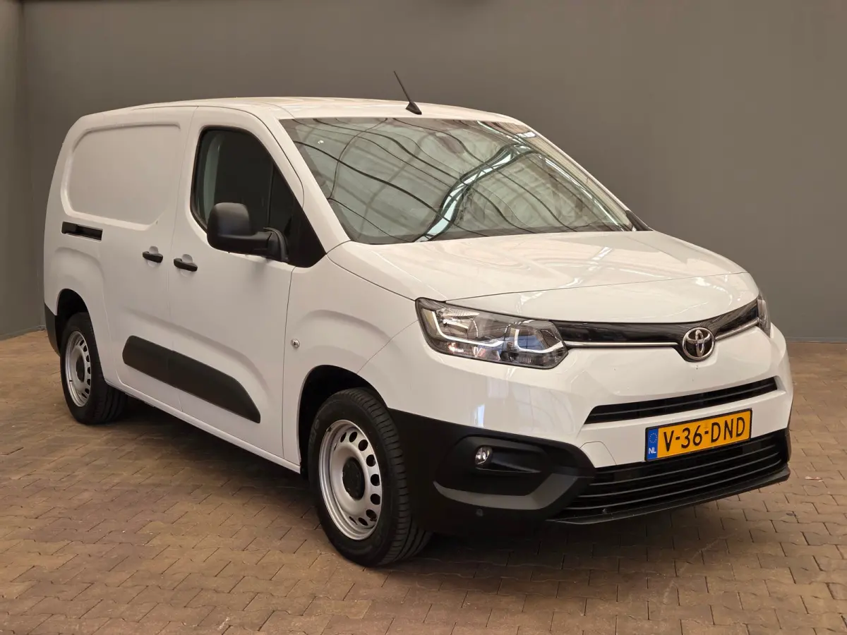 1.5 D-4D Live Ingerichte Laadruimte | Carplay | Airco | Cruise | Parkeersensoren Achter | DAB| Airco | Apple Carplay/Android Auto|telefoonintegratie premium | Centrale deurvergrendeling met 