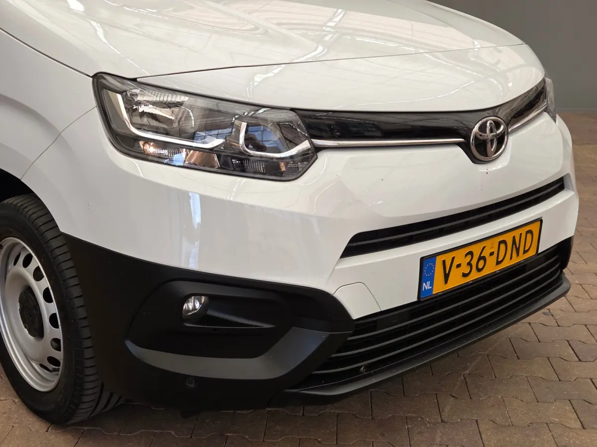 1.5 D-4D Live Ingerichte Laadruimte | Carplay | Airco | Cruise | Parkeersensoren Achter | DAB| Airco | Apple Carplay/Android Auto|telefoonintegratie premium | Centrale deurvergrendeling met 