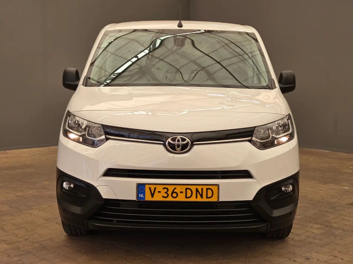 1.5 D-4D Live Ingerichte Laadruimte | Carplay | Airco | Cruise | Parkeersensoren Achter | DAB| Airco | Apple Carplay/Android Auto|telefoonintegratie premium | Centrale deurvergrendeling met 