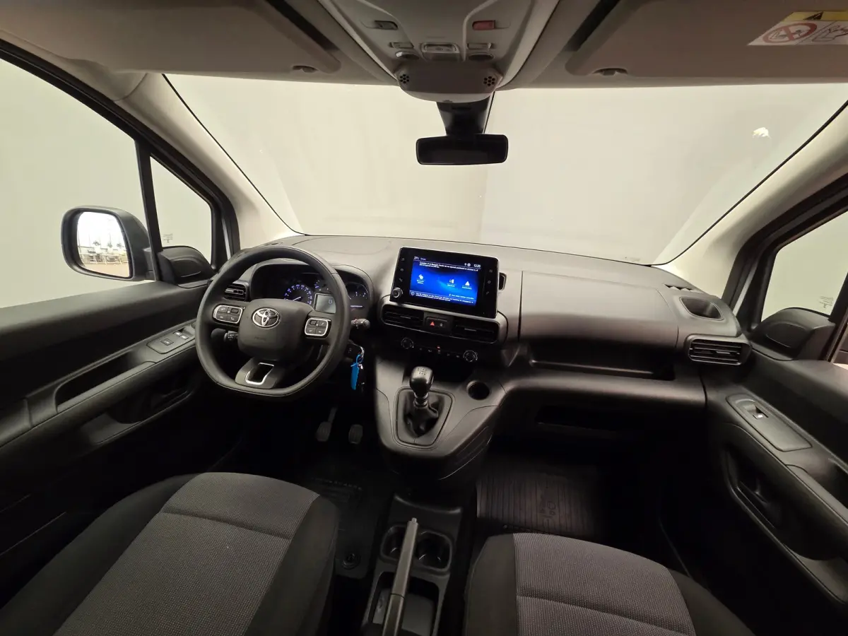 1.5 D-4D Live Ingerichte Laadruimte | Carplay | Airco | Cruise | Parkeersensoren Achter | DAB| Airco | Apple Carplay/Android Auto|telefoonintegratie premium | Centrale deurvergrendeling met 