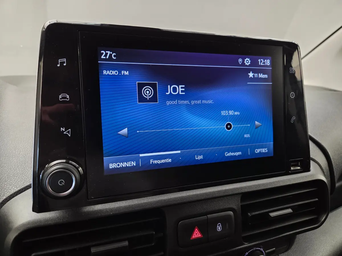 1.5 D-4D Live Ingerichte Laadruimte | Carplay | Airco | Cruise | Parkeersensoren Achter | DAB| Airco | Apple Carplay/Android Auto|telefoonintegratie premium | Centrale deurvergrendeling met 