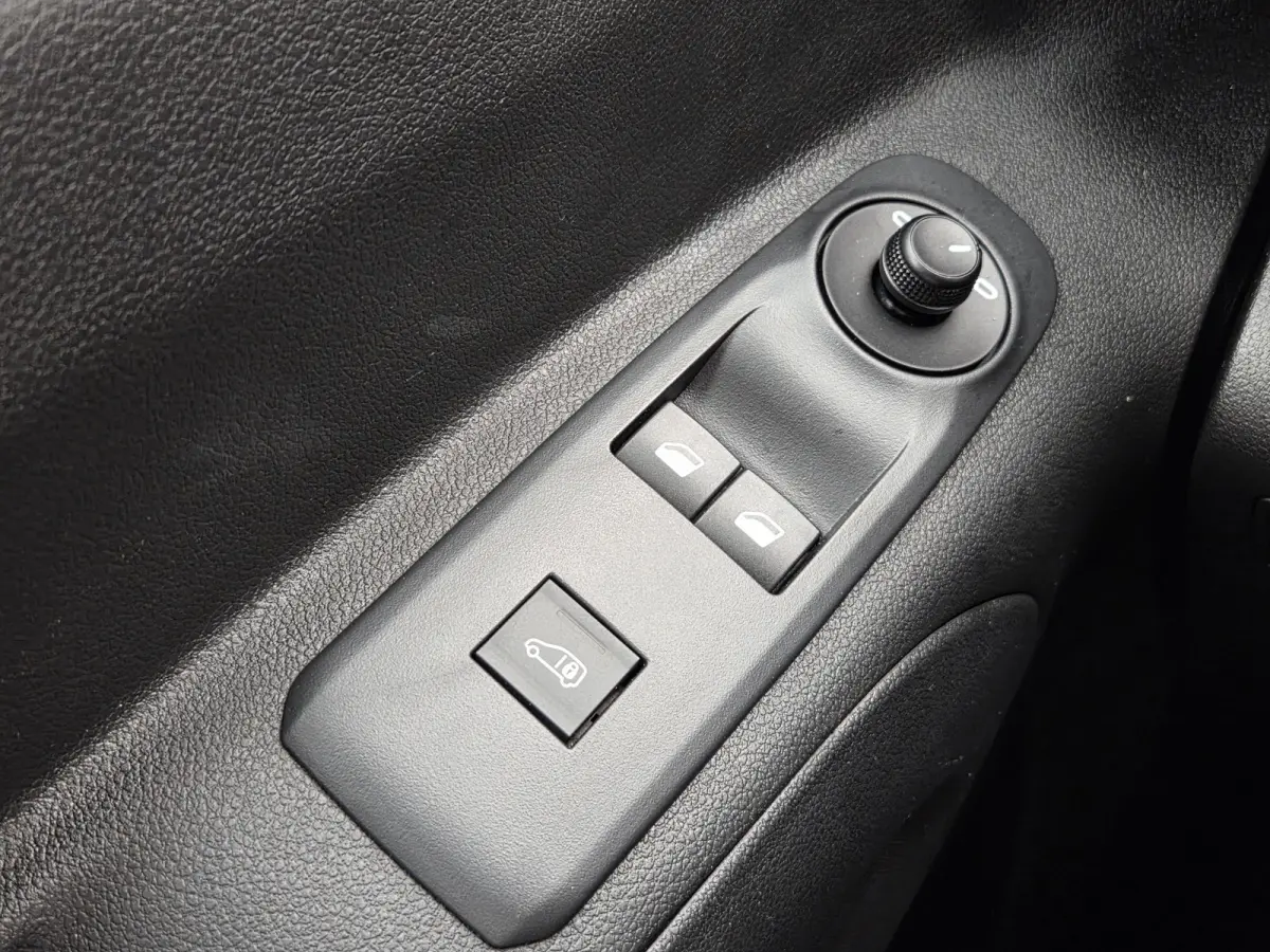 1.5 D-4D Live Ingerichte Laadruimte | Carplay | Airco | Cruise | Parkeersensoren Achter | DAB| Airco | Apple Carplay/Android Auto|telefoonintegratie premium | Centrale deurvergrendeling met 