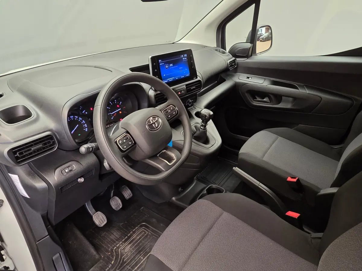 1.5 D-4D Live Ingerichte Laadruimte | Carplay | Airco | Cruise | Parkeersensoren Achter | DAB| Airco | Apple Carplay/Android Auto|telefoonintegratie premium | Centrale deurvergrendeling met 