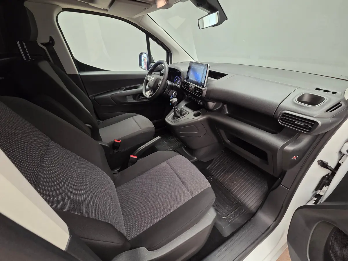 1.5 D-4D Live Ingerichte Laadruimte | Carplay | Airco | Cruise | Parkeersensoren Achter | DAB| Airco | Apple Carplay/Android Auto|telefoonintegratie premium | Centrale deurvergrendeling met 