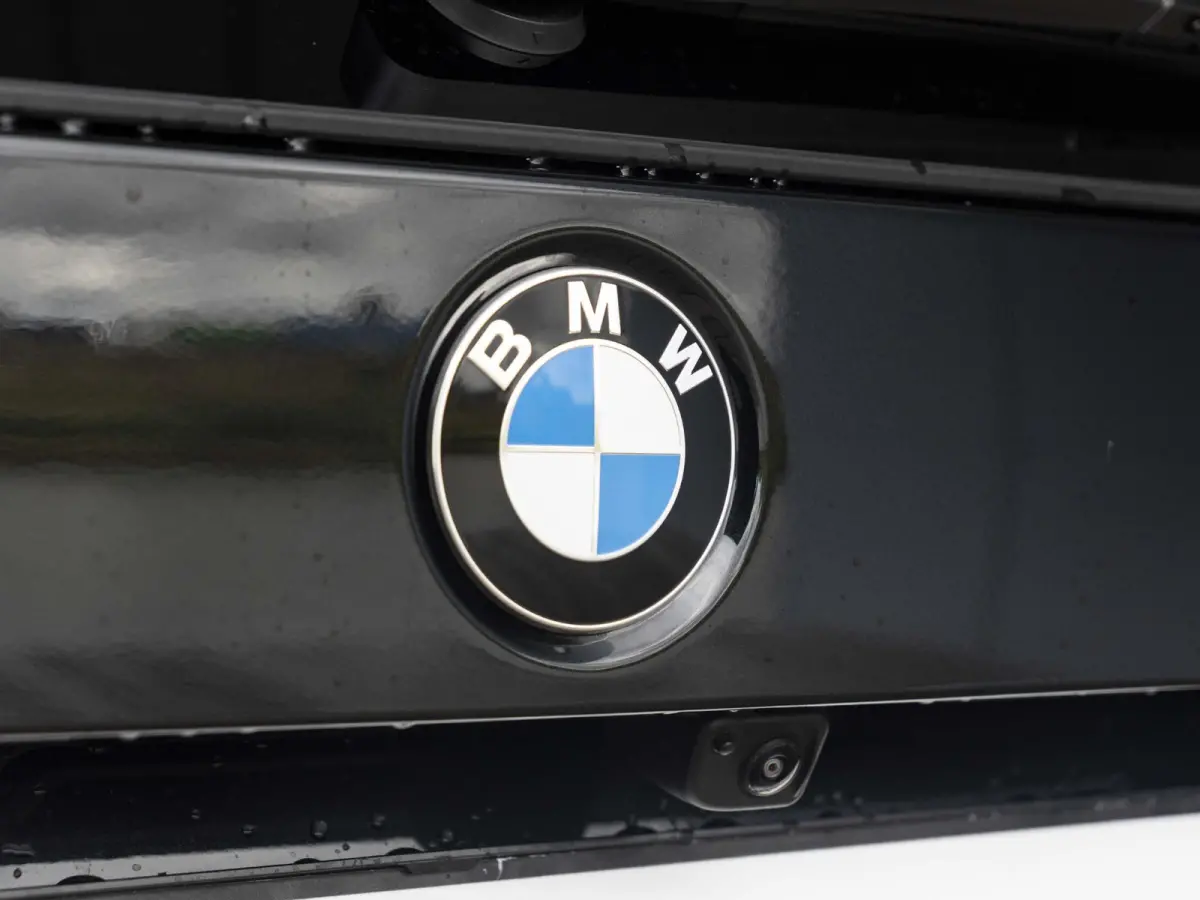 sDrive20i | M Sportpakket | Premium Pack | Comfort Pack | 18 inch | M Adaptief onderstel | Driving Assistent Plus | Harman Kardon | Trekhaak