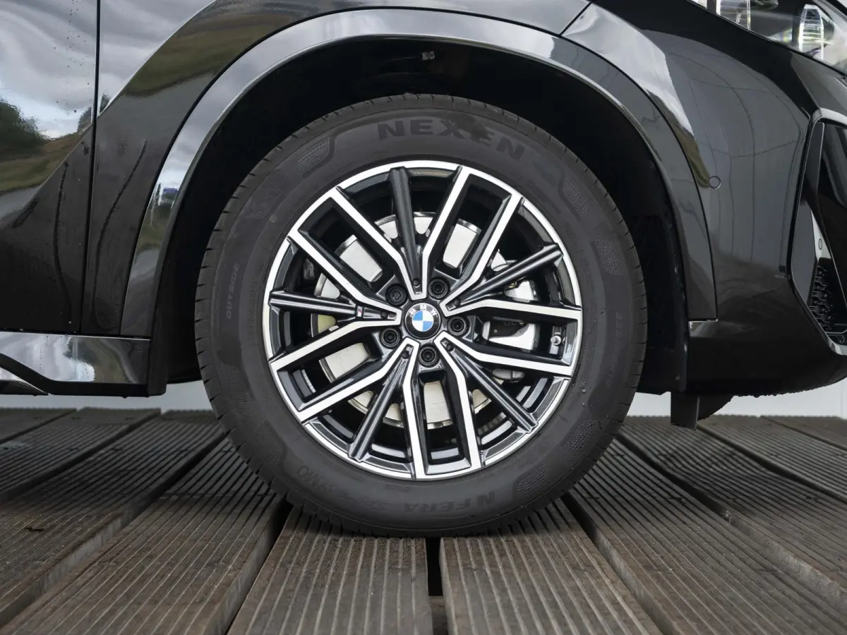 sDrive20i | M Sportpakket | Premium Pack | Comfort Pack | 18 inch | M Adaptief onderstel | Driving Assistent Plus | Harman Kardon | Trekhaak