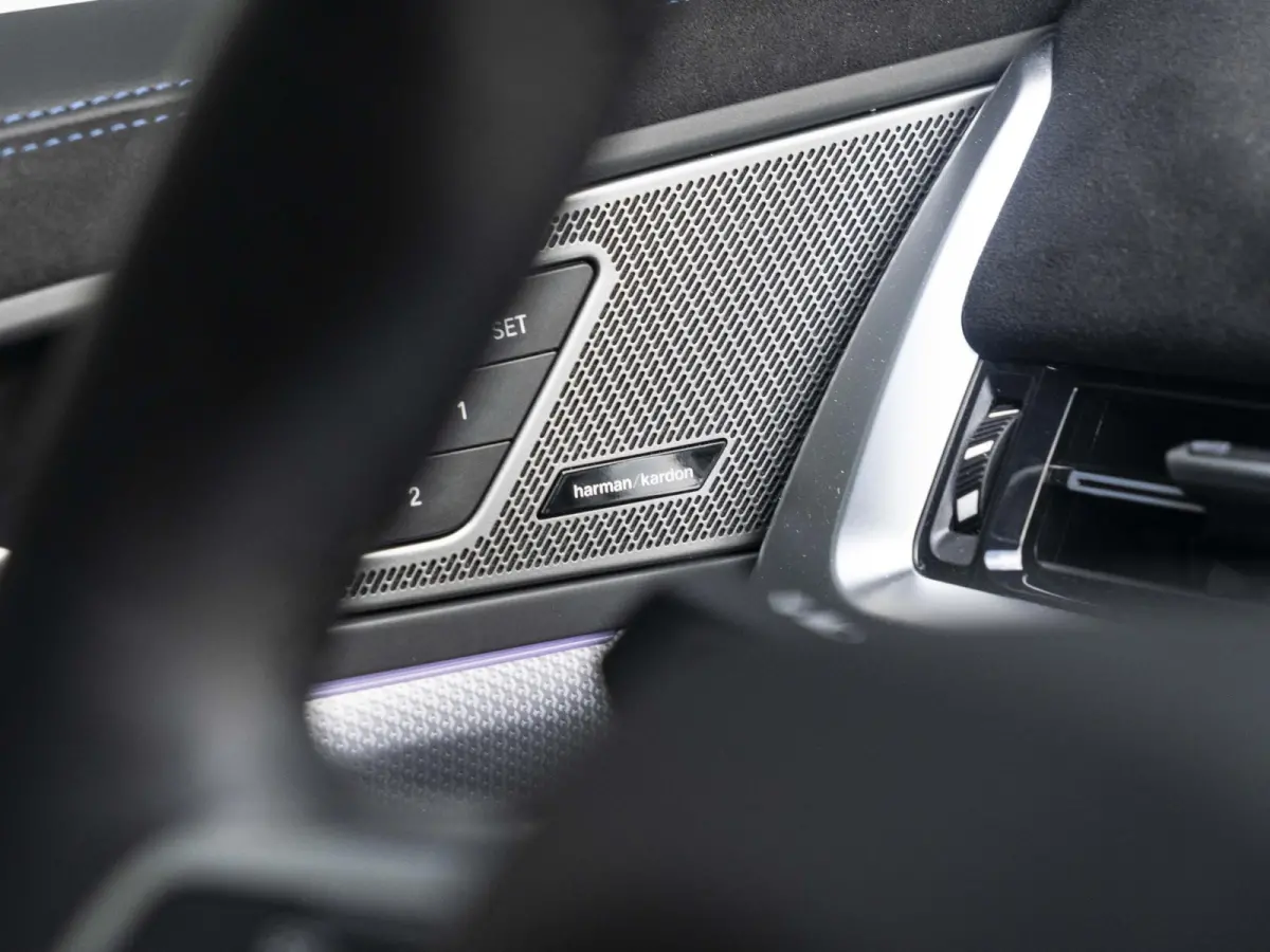 sDrive20i | M Sportpakket | Premium Pack | Comfort Pack | 18 inch | M Adaptief onderstel | Driving Assistent Plus | Harman Kardon | Trekhaak