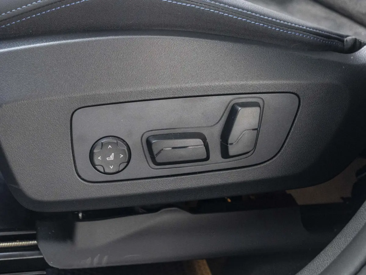 sDrive20i | M Sportpakket | Premium Pack | Comfort Pack | 18 inch | M Adaptief onderstel | Driving Assistent Plus | Harman Kardon | Trekhaak