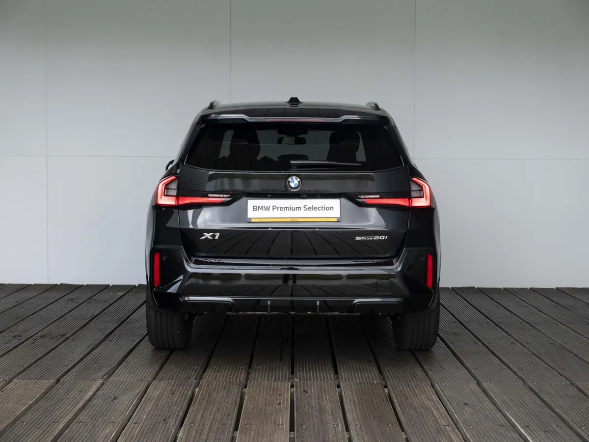sDrive20i | M Sportpakket | Premium Pack | Comfort Pack | 18 inch | M Adaptief onderstel | Driving Assistent Plus | Harman Kardon | Trekhaak