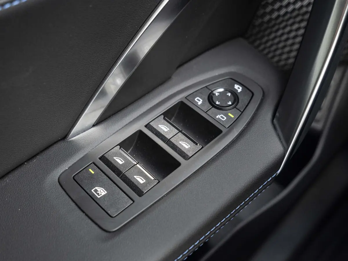 sDrive20i | M Sportpakket | Premium Pack | Comfort Pack | 18 inch | M Adaptief onderstel | Driving Assistent Plus | Harman Kardon | Trekhaak
