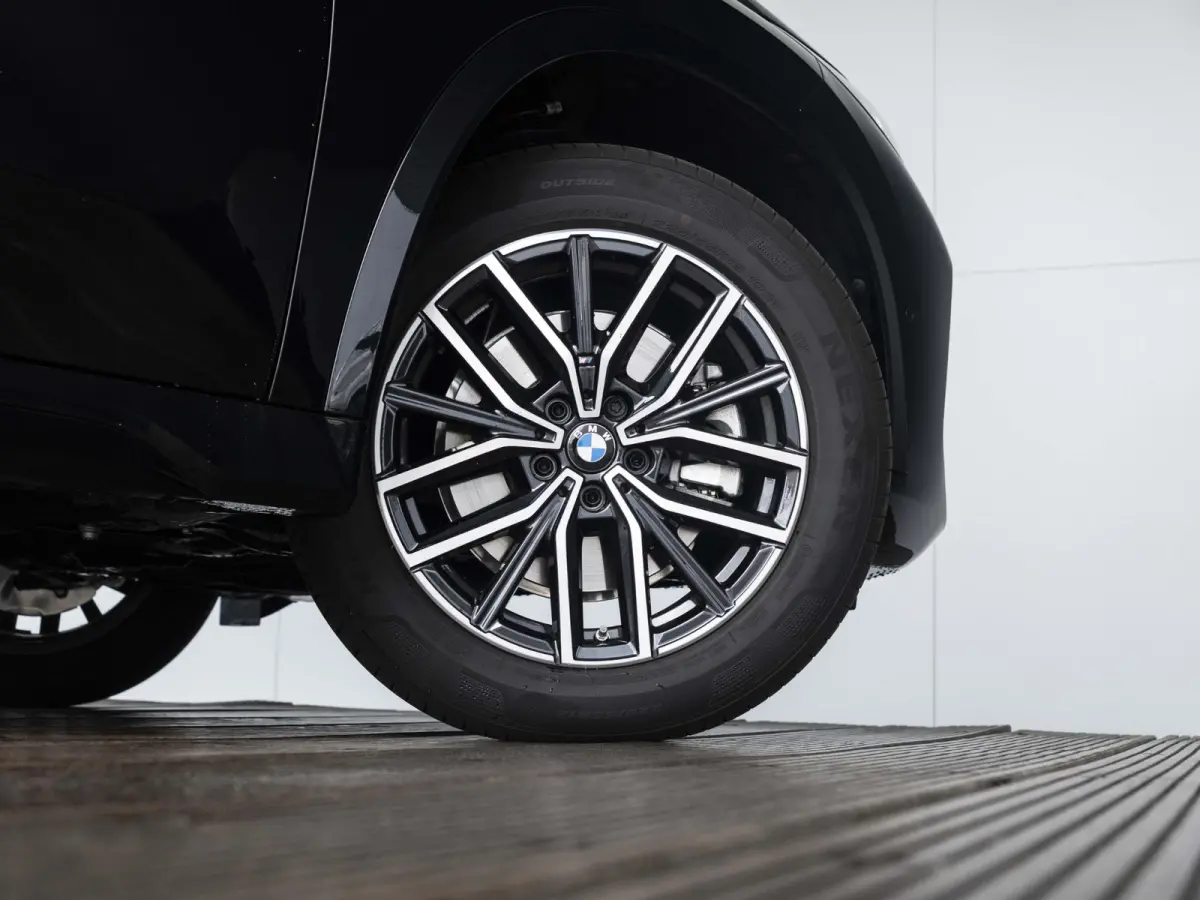 sDrive20i | M Sportpakket | Premium Pack | Comfort Pack | 18 inch | M Adaptief onderstel | Driving Assistent Plus | Harman Kardon | Trekhaak