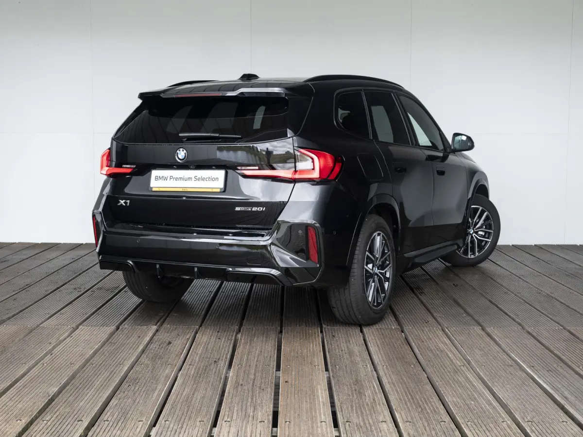 sDrive20i | M Sportpakket | Premium Pack | Comfort Pack | 18 inch | M Adaptief onderstel | Driving Assistent Plus | Harman Kardon | Trekhaak