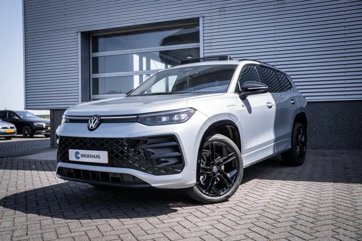 1.5 eHybrid 272 PK R-Line Edition | Achterbank verwarmd | Achteruitrijcamera (Rear View) | Adaptieve onderstelregeling (Dynamic Chassis Control Pro)