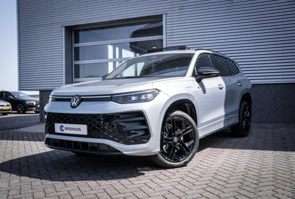 1.5 eHybrid 272 PK R-Line Edition | Automatische afstandsregeling (Adaptive Cruise Control) | Black Style Pakket | High-end geluidsysteem Harman Kardon