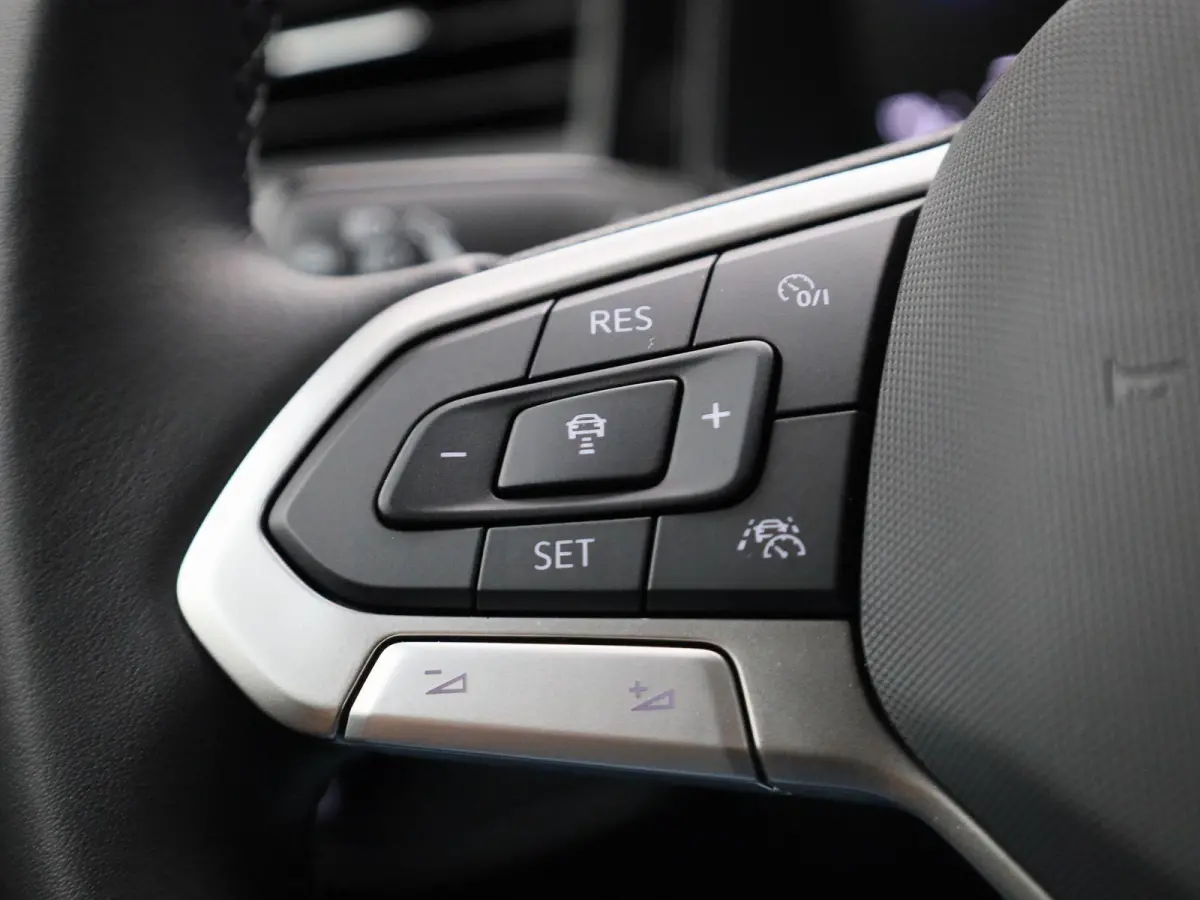 1.0 TSI Life Edition 95 PK | EM | Navigatie | Camera | Parkeersensoren | Adaptive Cruise Control | Apple Carplay | Android Auto | Privacy glas | LED | DAB | Digital Cockpit |