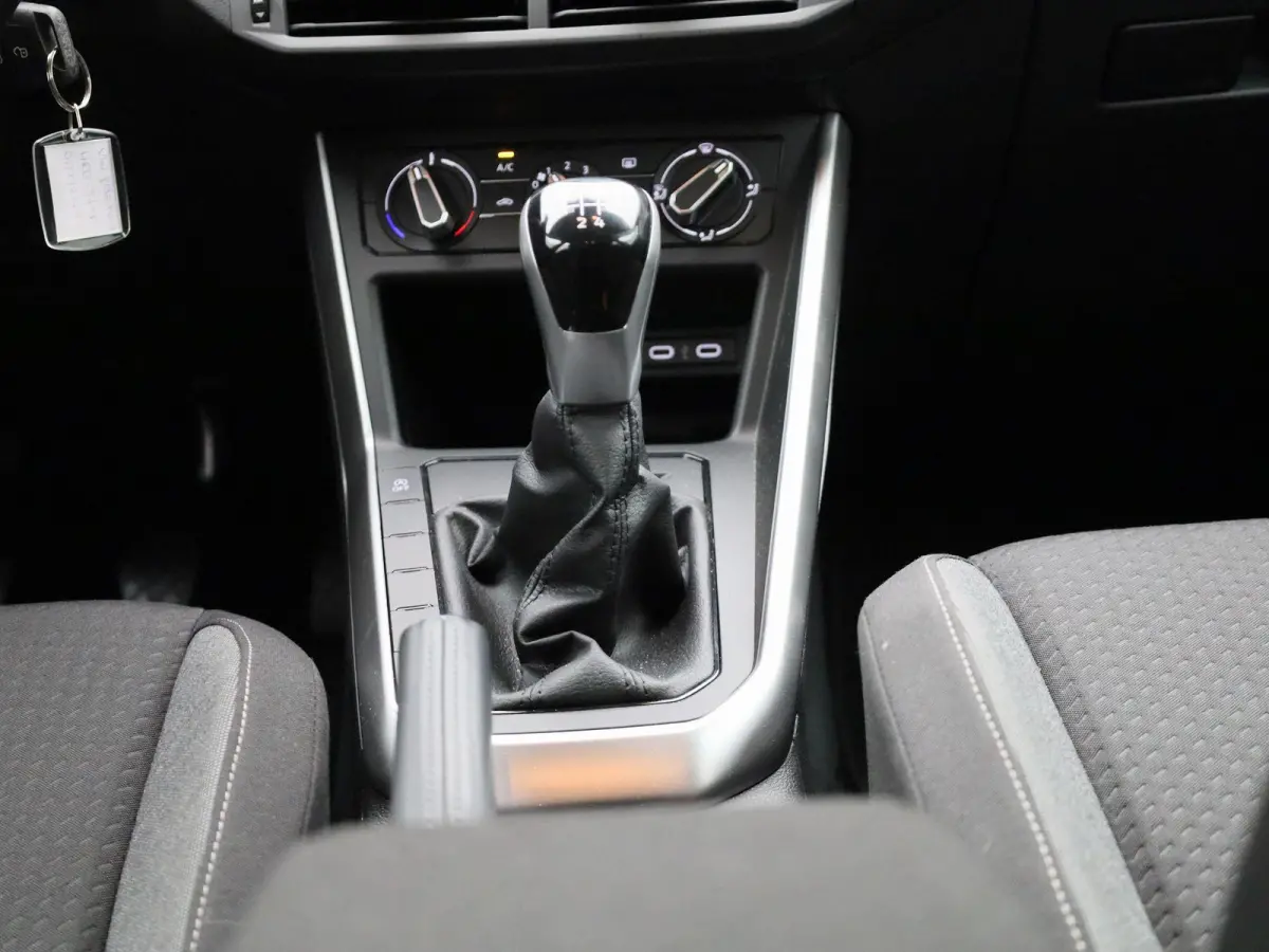 1.0 TSI Life Edition 95 PK | EM | Navigatie | Camera | Parkeersensoren | Adaptive Cruise Control | Apple Carplay | Android Auto | Privacy glas | LED | DAB | Digital Cockpit |