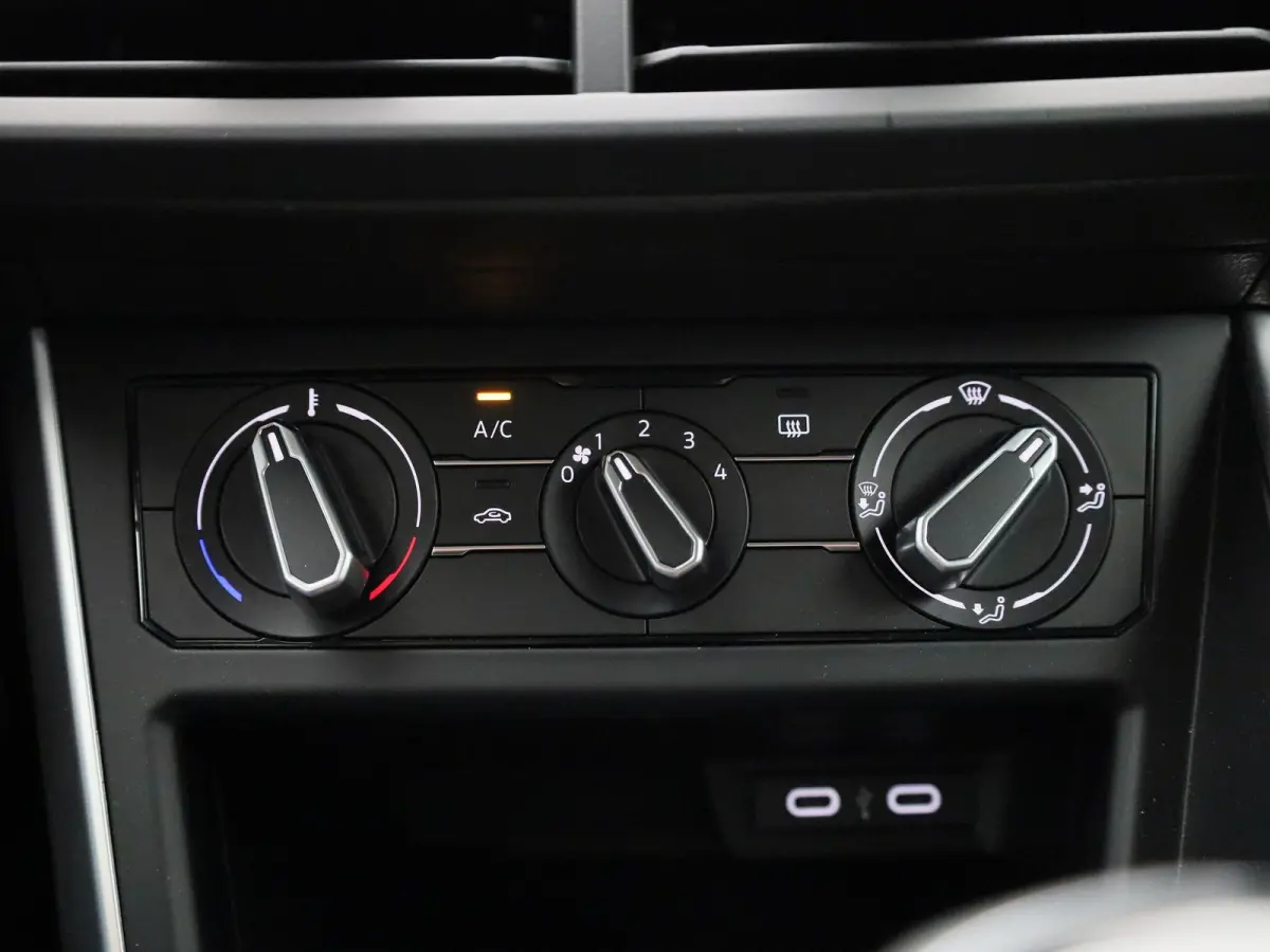 1.0 TSI Life Edition 95 PK | EM | Navigatie | Camera | Parkeersensoren | Adaptive Cruise Control | Apple Carplay | Android Auto | Privacy glas | LED | DAB | Digital Cockpit |