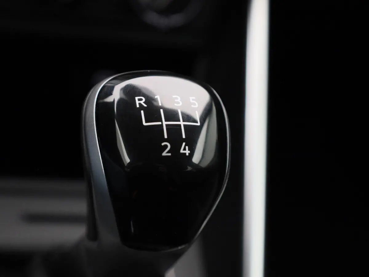 1.0 TSI Life Edition 95 PK | EM | Navigatie | Camera | Parkeersensoren | Adaptive Cruise Control | Apple Carplay | Android Auto | Privacy glas | LED | DAB | Digital Cockpit |