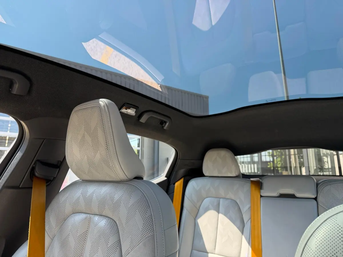 Long Range Dual Motor Performance Plus 82 kWh 90 % SOH! Uniek 469PK | Gele gordels + klauwen | Full leather | Glassroof | Stoelverwarming + verkoeling |