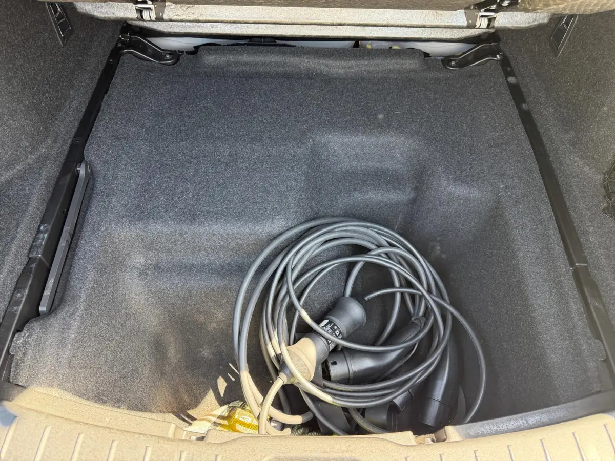 Long Range Dual Motor Performance Plus 82 kWh 90 % SOH! Uniek 469PK | Gele gordels + klauwen | Full leather | Glassroof | Stoelverwarming + verkoeling |