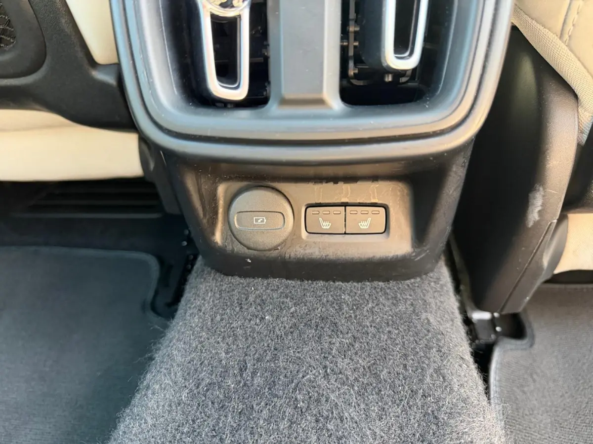 Long Range Dual Motor Performance Plus 82 kWh 90 % SOH! Uniek 469PK | Gele gordels + klauwen | Full leather | Glassroof | Stoelverwarming + verkoeling |