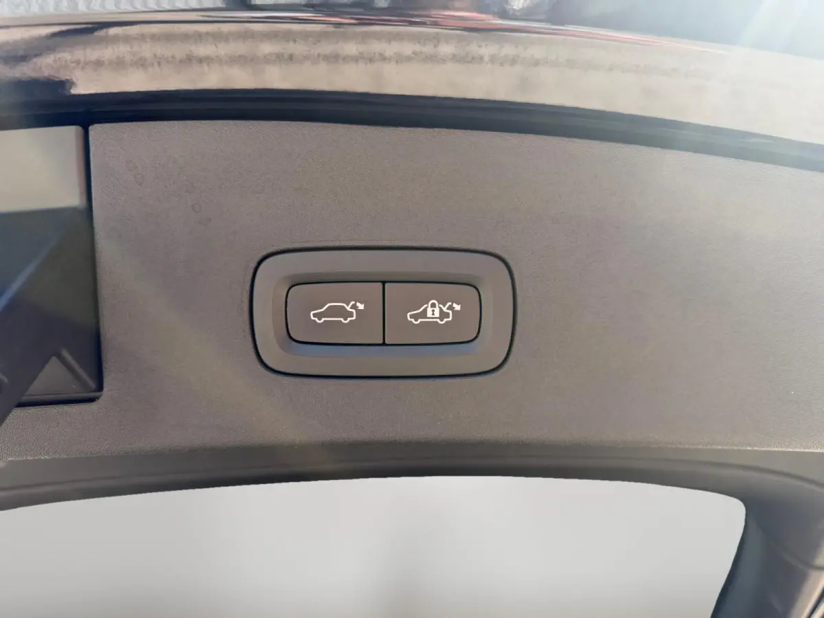 Long Range Dual Motor Performance Plus 82 kWh 90 % SOH! Uniek 469PK | Gele gordels + klauwen | Full leather | Glassroof | Stoelverwarming + verkoeling |