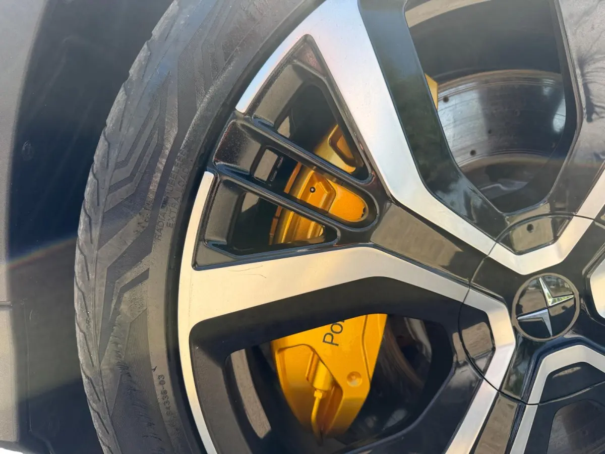 Long Range Dual Motor Performance Plus 82 kWh 90 % SOH! Uniek 469PK | Gele gordels + klauwen | Full leather | Glassroof | Stoelverwarming + verkoeling |