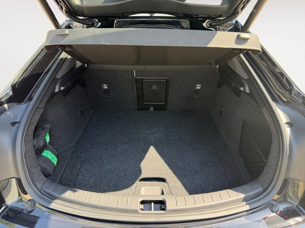 Long Range Dual Motor Performance Plus 82 kWh 90 % SOH! Uniek 469PK | Gele gordels + klauwen | Full leather | Glassroof | Stoelverwarming + verkoeling |