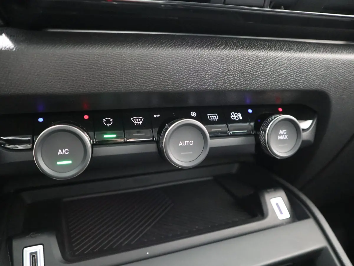 You - DUAL ZONE CLIMATE CONTROL - APPLE CARPLAY/ANDROID AUTO - CRUISE CONTROL