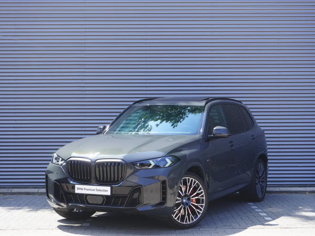 xDrive50e | M Sportpakket Pro | 22 inch BMW Individual Multispaak | Integral Active Steering | Glazen panoramadak | Soft-Close-Automatic voor portieren | Driving Assistant Professional