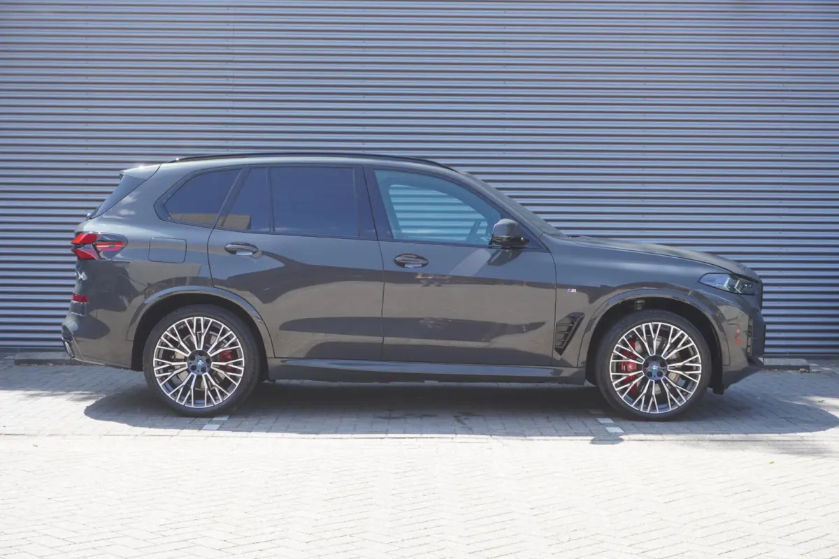 xDrive50e | M Sportpakket Pro | 22 inch BMW Individual Multispaak | Integral Active Steering | Glazen panoramadak | Soft-Close-Automatic voor portieren | Driving Assistant Professional