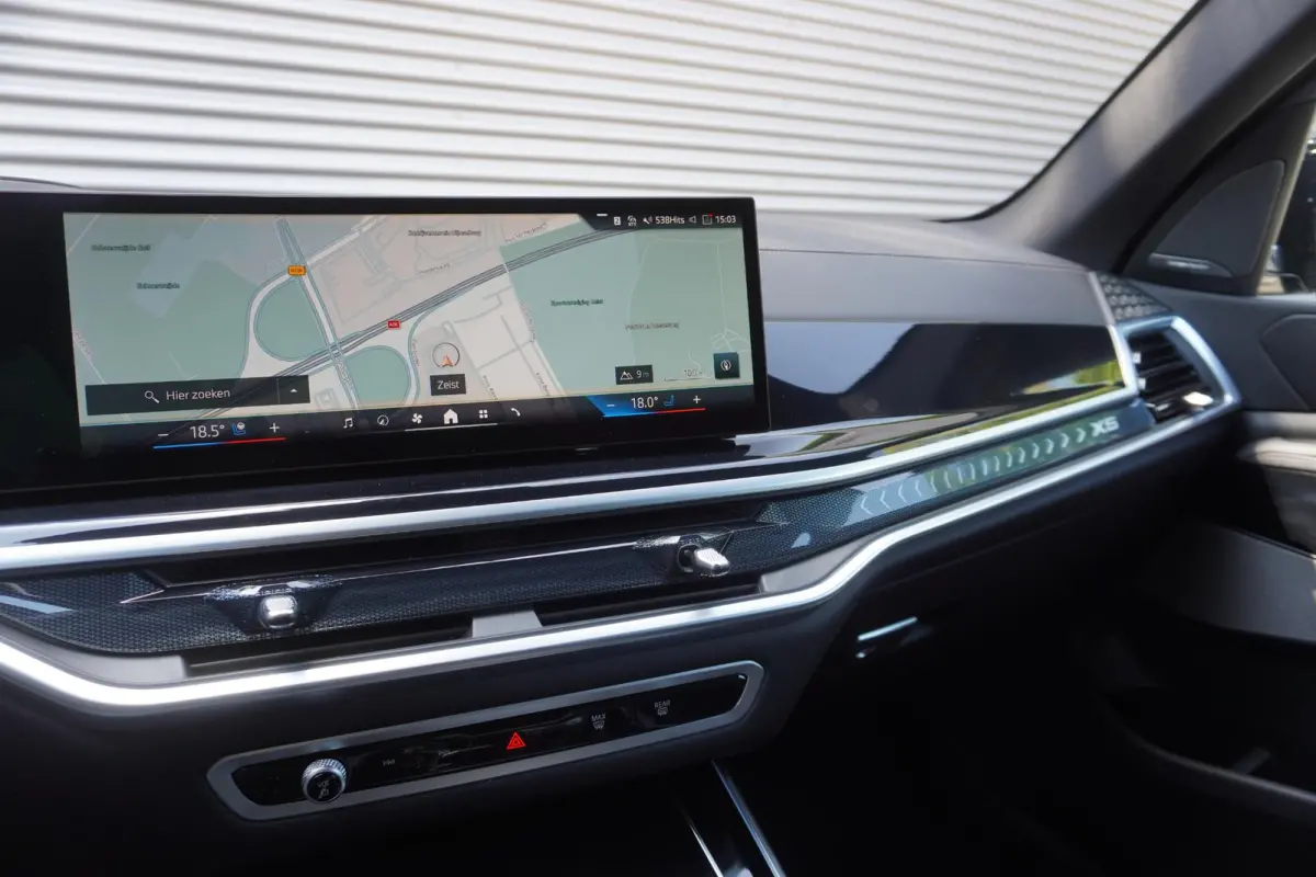 xDrive50e | M Sportpakket Pro | 22 inch BMW Individual Multispaak | Integral Active Steering | Glazen panoramadak | Soft-Close-Automatic voor portieren | Driving Assistant Professional