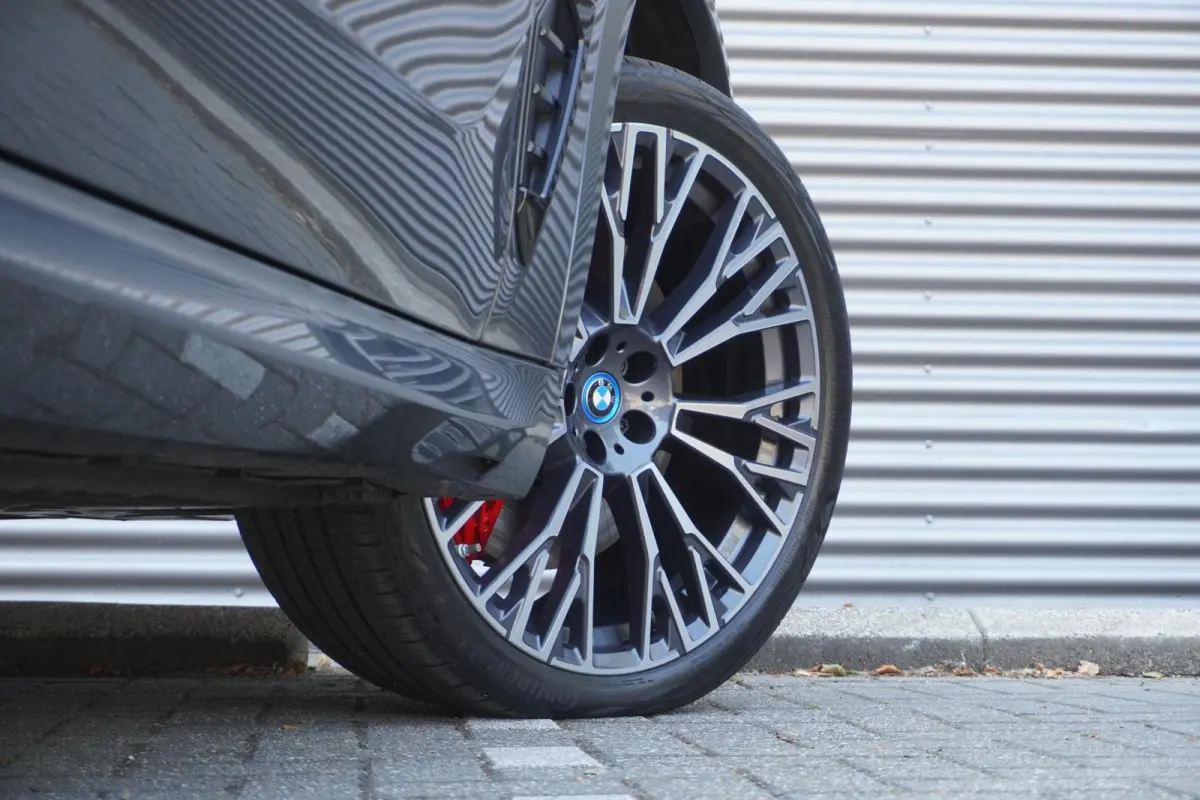 xDrive50e | M Sportpakket Pro | 22 inch BMW Individual Multispaak | Integral Active Steering | Glazen panoramadak | Soft-Close-Automatic voor portieren | Driving Assistant Professional