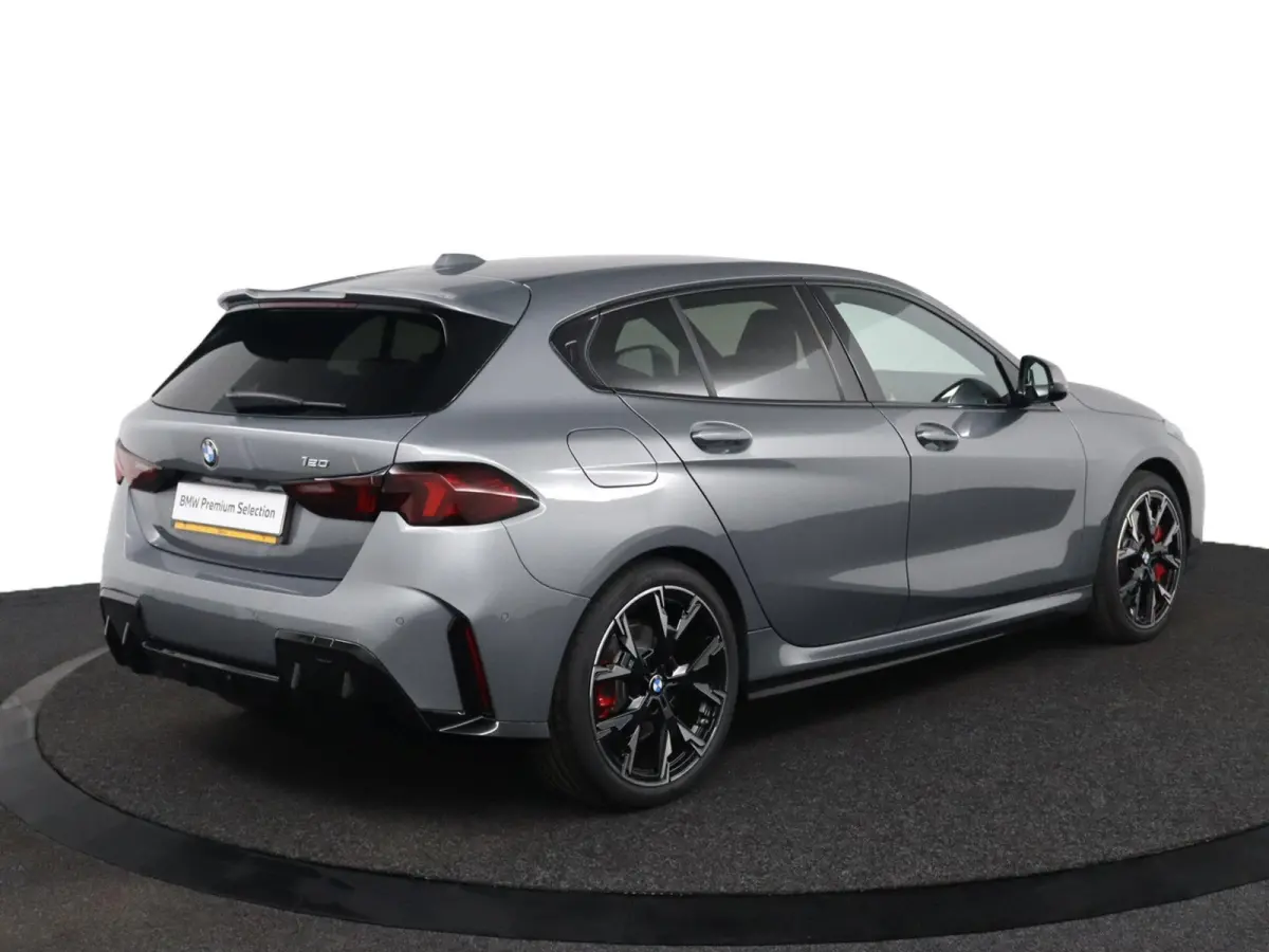 120 M Sport Design Edition | M Sportpakket Pro | voorstoelen verwarmd | achteruitrijcamera | M Adaptief onderstel |