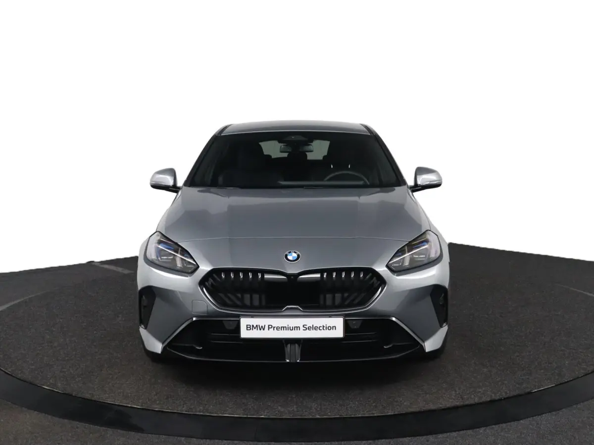 120 M Sport Design Edition | M Sportpakket Pro | voorstoelen verwarmd | achteruitrijcamera | M Adaptief onderstel |
