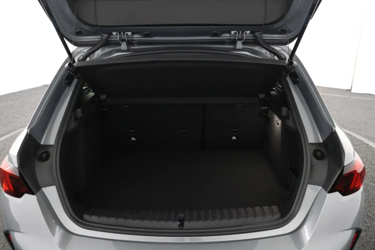 120 M Sport Design Edition | M Sportpakket Pro | voorstoelen verwarmd | achteruitrijcamera | M Adaptief onderstel |