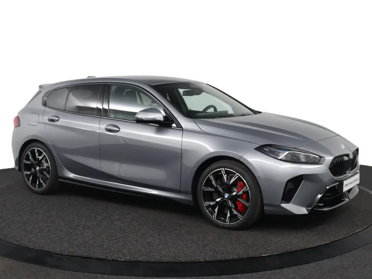 120 M Sport Design Edition | M Sportpakket Pro | voorstoelen verwarmd | achteruitrijcamera | M Adaptief onderstel |