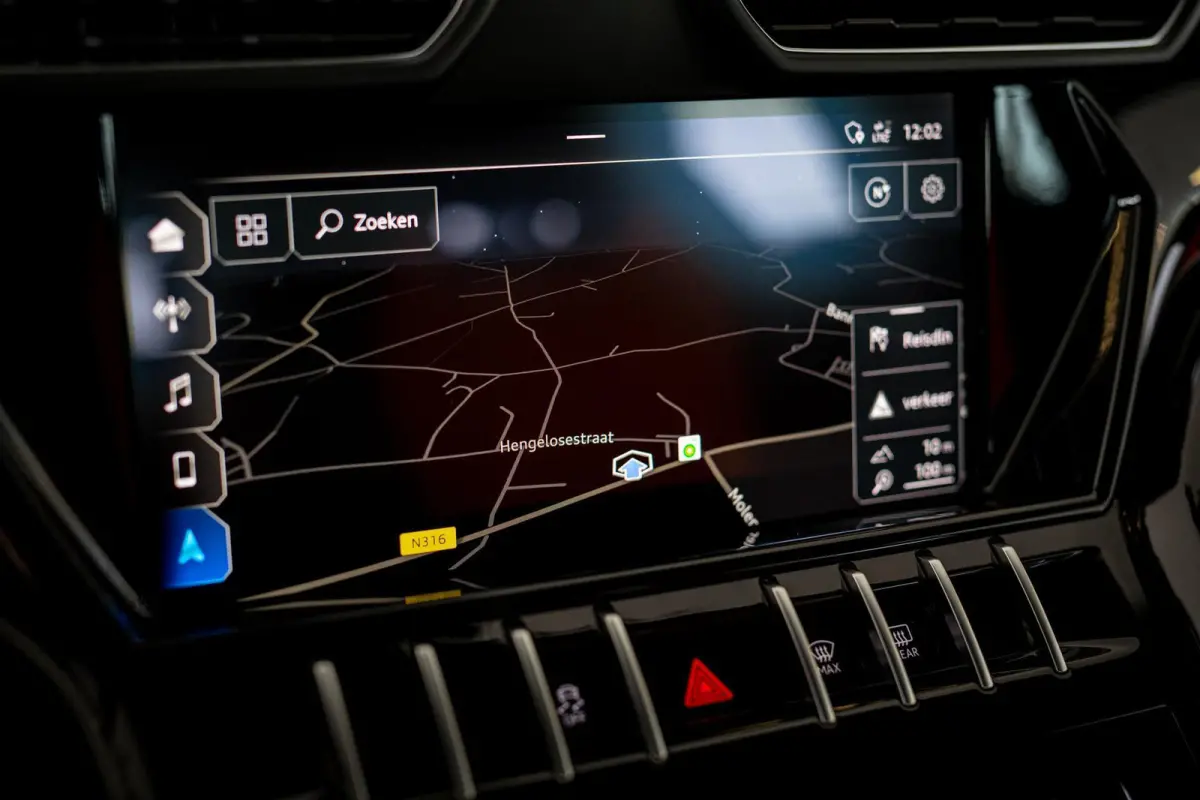 4.0 V8 | Akra | 23 Inch | Pano | B&O | HUD