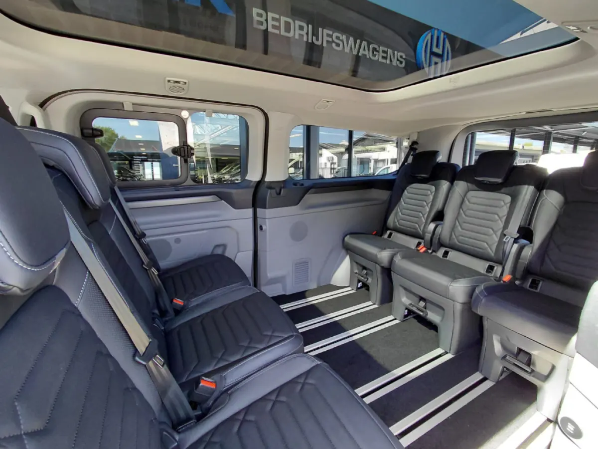Tourneo 340L 2.5 PHEV 233PK Titanium X PRIJS INCL. BPM Leder, 19" LM, B&O, Pano, Elec. Schuifdeur, Trekhaak!! NR. TR8