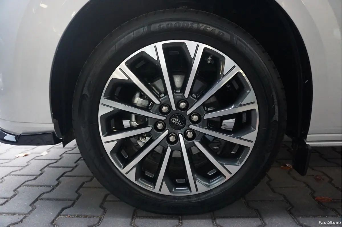 Tourneo 340L 2.5 PHEV 233PK Titanium X PRIJS INCL. BPM Leder, 19" LM, B&O, Pano, Elec. Schuifdeur, Trekhaak!! NR. TR8