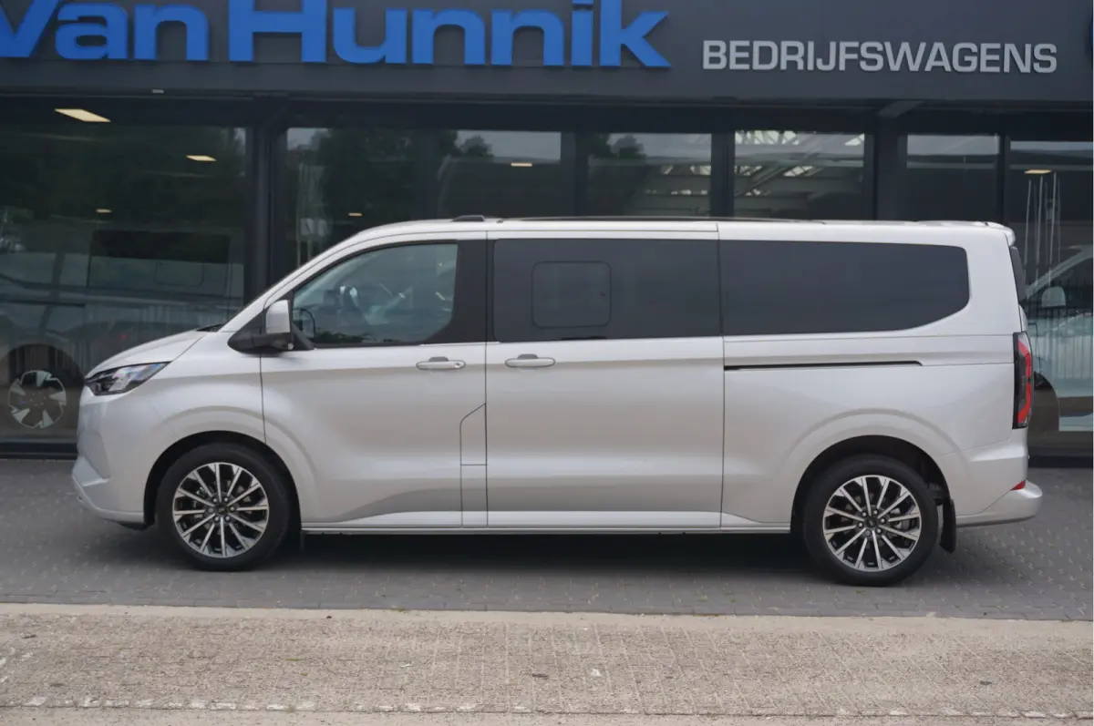 Tourneo 340L 2.5 PHEV 233PK Titanium X PRIJS INCL. BPM Leder, 19" LM, B&O, Pano, Elec. Schuifdeur, Trekhaak!! NR. TR8