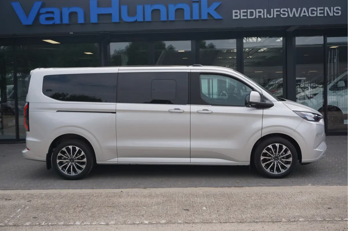 Tourneo 340L 2.5 PHEV 233PK Titanium X PRIJS INCL. BPM Leder, 19" LM, B&O, Pano, Elec. Schuifdeur, Trekhaak!! NR. TR8