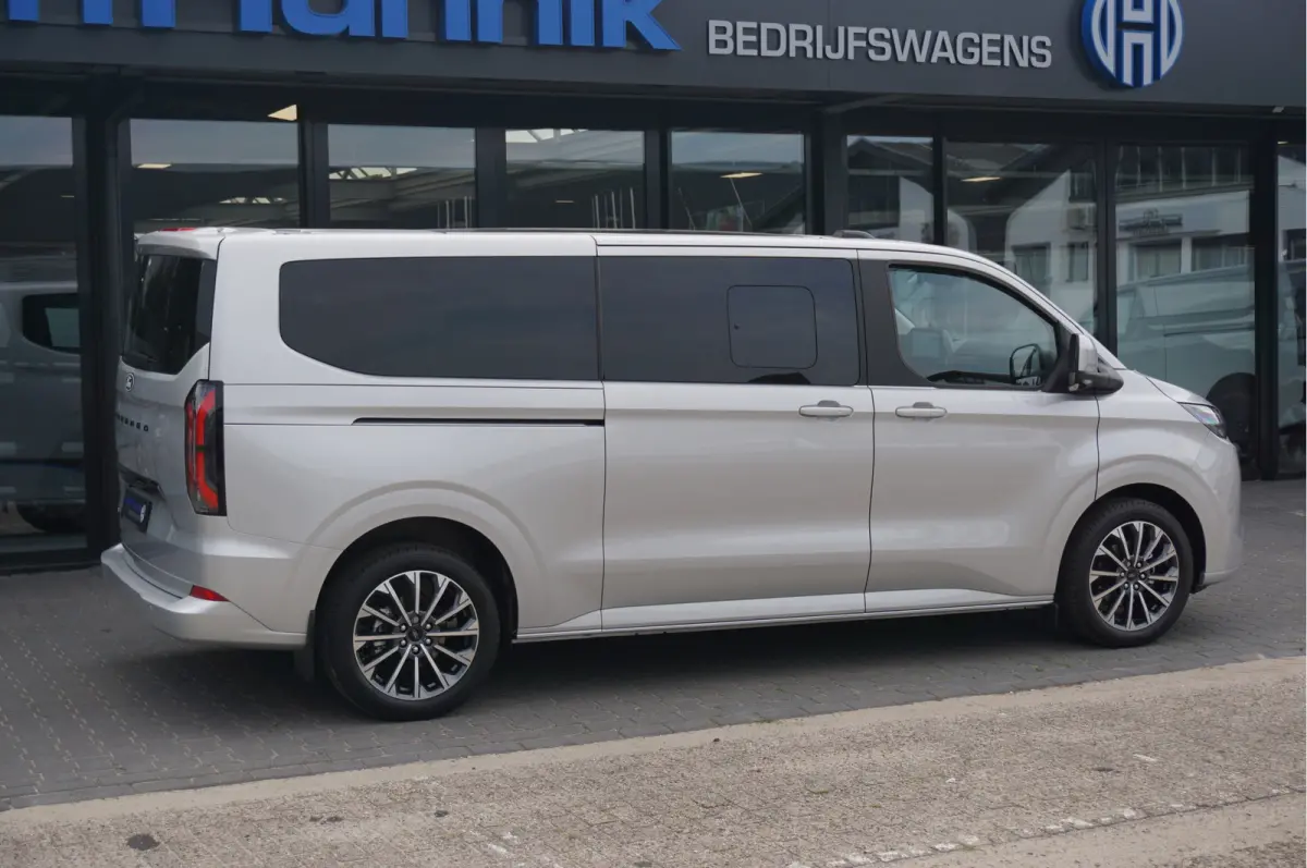 Tourneo 340L 2.5 PHEV 233PK Titanium X PRIJS INCL. BPM Leder, 19" LM, B&O, Pano, Elec. Schuifdeur, Trekhaak!! NR. TR8