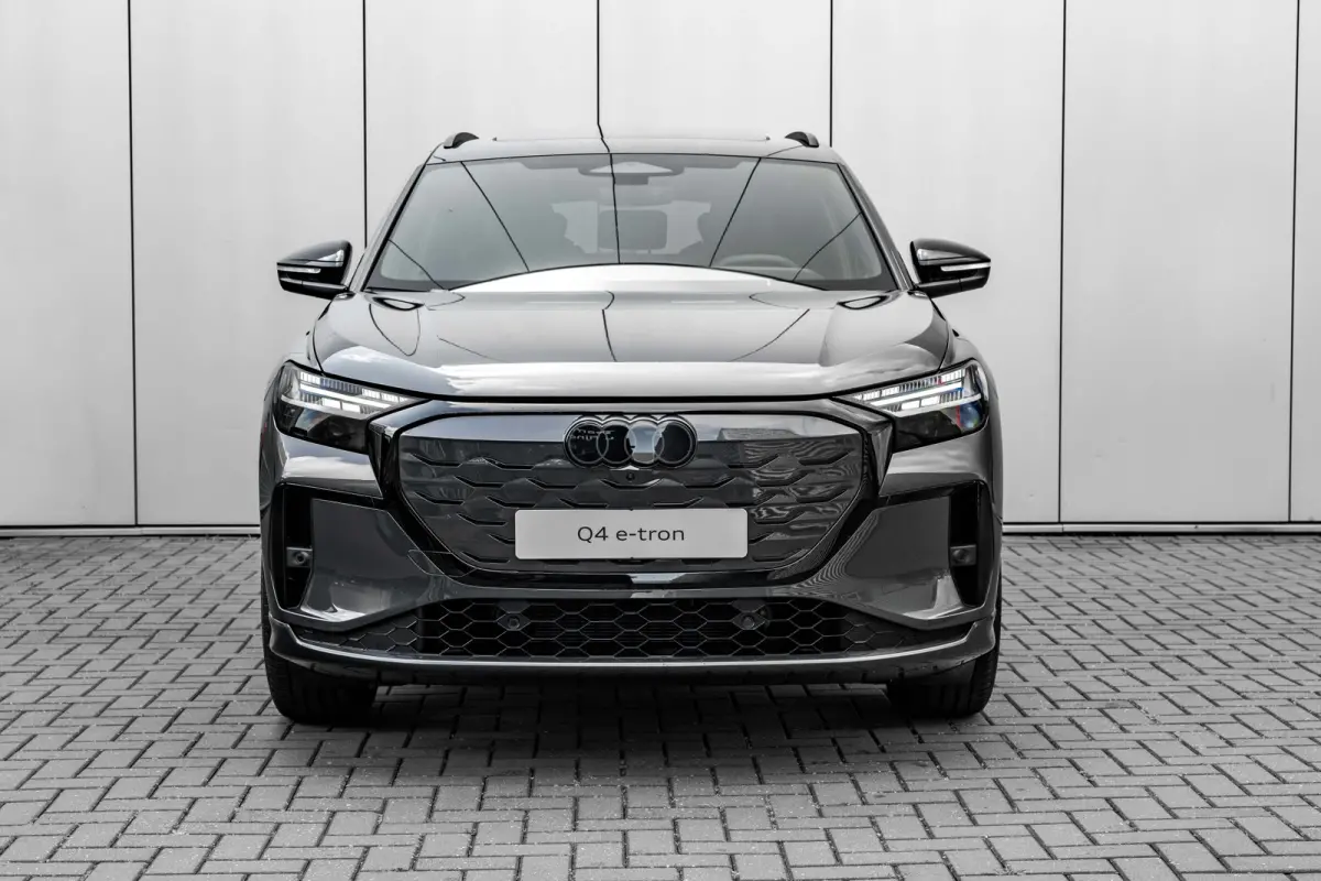 S edition | Achterklep, automatisch bedienbaar | Achteruitrijcamera | Adaptive cruise control