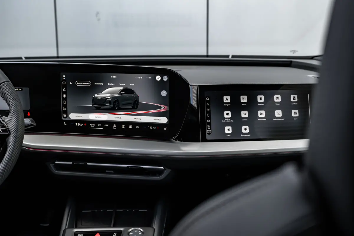 S edition | Achterklep, automatisch bedienbaar | Achteruitrijcamera | Adaptive cruise control